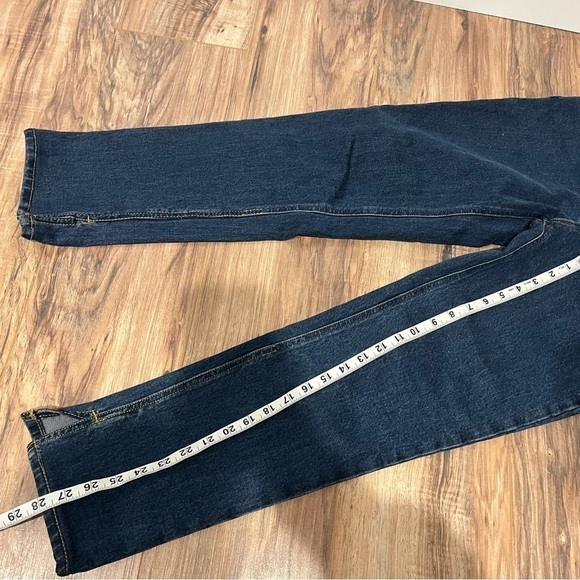 Everlane The Cheeky Split-Hem Jean - Picture 9 of 14